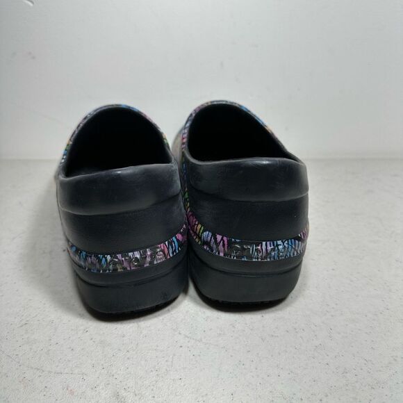 CROCS Dual Comfort Women's Size 8 Colorful Pattern Work Clogs Non-Slip Shoes - Picture 5 of 7